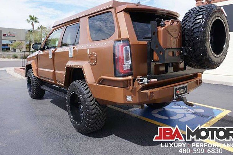 Cận cảnh Toyota 4Runner 2016 bọc giáp hầm hố chỉ 840 triệu - Hình 3 Can canh Toyota 4Runner 2016 boc giap ham ho chi 840 trieu-Hinh-3