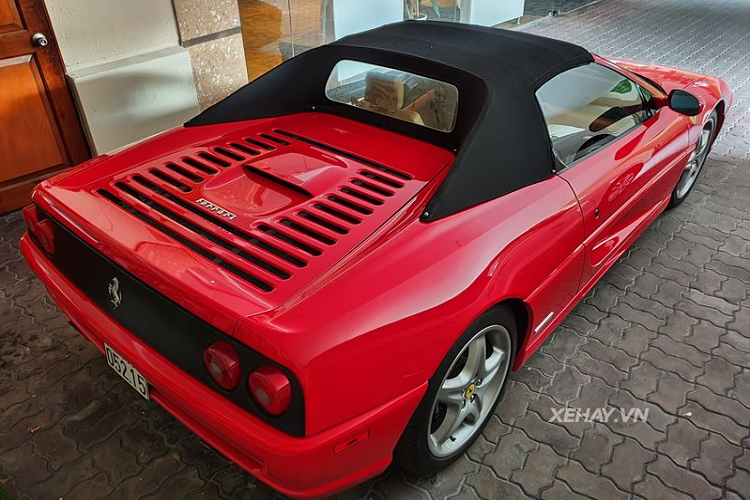 Ngam Ferrari 355 F1 Spider hon 20 tuoi tai Sai Gon-Hinh-3