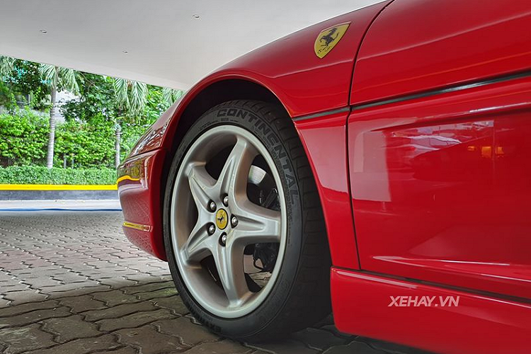 Ngam Ferrari 355 F1 Spider hon 20 tuoi tai Sai Gon-Hinh-4