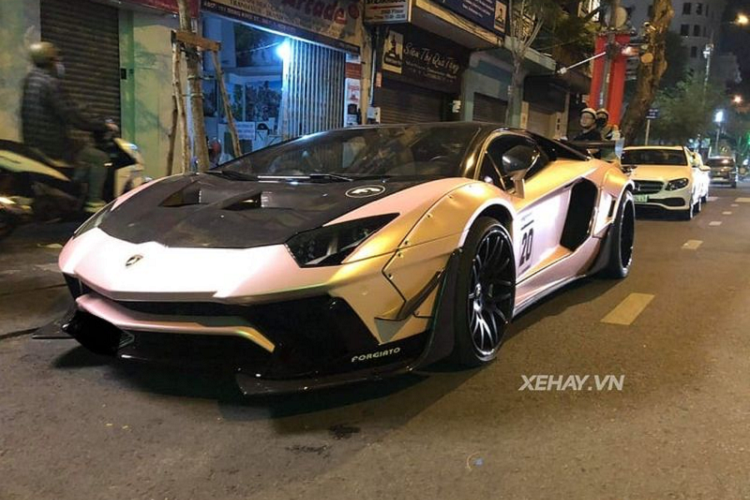 Can canh Lamborghini Aventador do Liberty Walk doc nhat Viet Nam