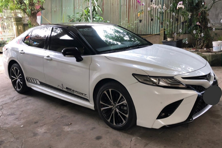 Can mat Toyota Camry moi 'dap di xay lai' theo phong cach My