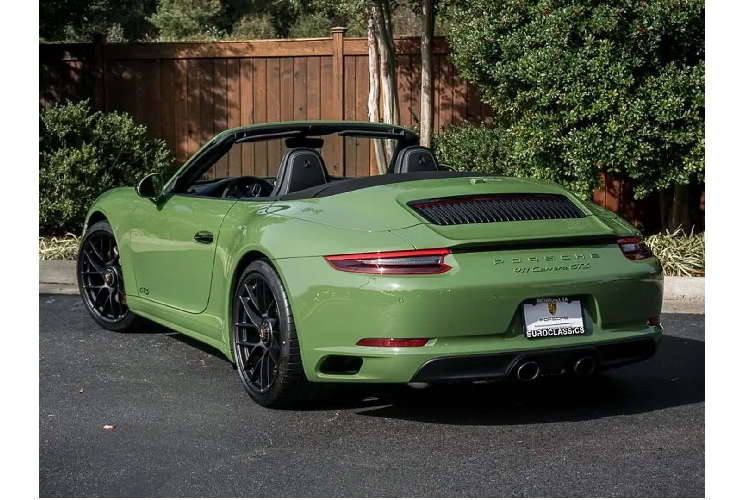 Sieu xe Porsche 911 Carrera GTS Cabriolet mau xanh Olive cuc chat-Hinh-4