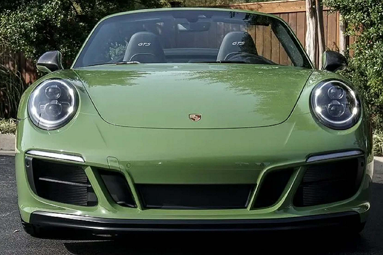 Sieu xe Porsche 911 Carrera GTS Cabriolet mau xanh Olive cuc chat-Hinh-8