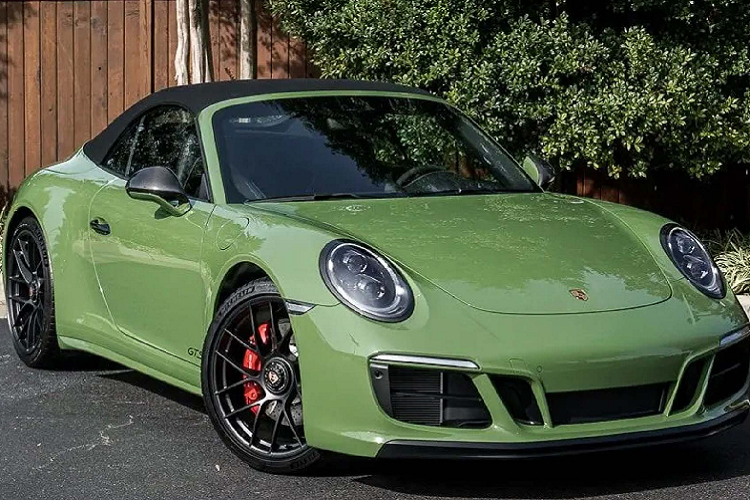 Sieu xe Porsche 911 Carrera GTS Cabriolet mau xanh Olive cuc chat