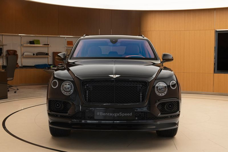 Tan huong SUV sieu sang Bentley Bentayga Speed sac den huyen bi-Hinh-2