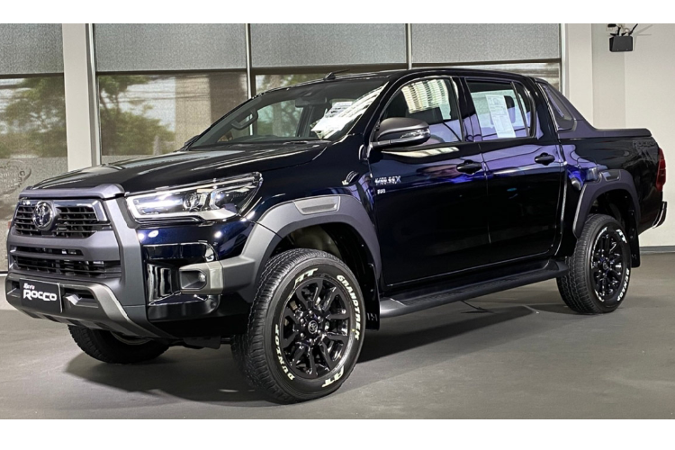 Da mat voi Toyota Hilux 2021 moi tu 425 trieu dong tai Thai Lan