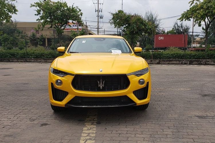 Dai gia Minh Nhua khui thung Maserati Levante Trofeo hon 14 ty