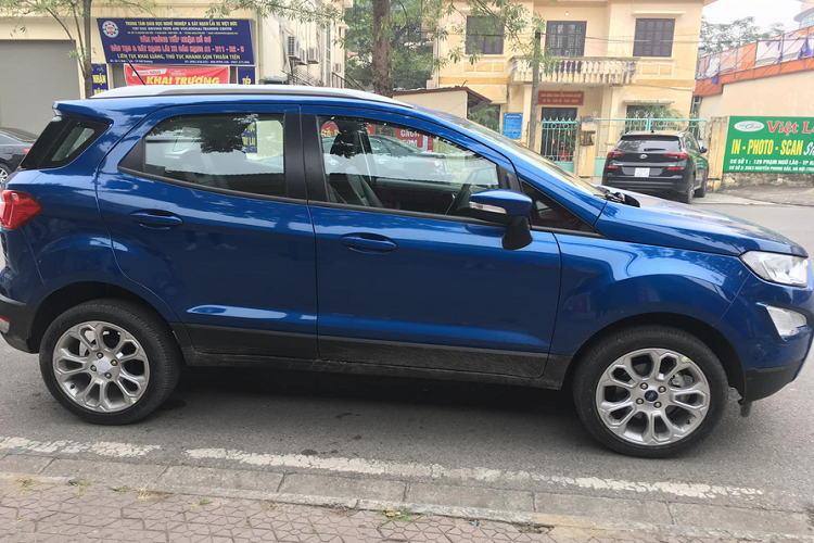 Ford EcoSport tai Viet Nam 'xa hang, don kho', giam gan 100 trieu dong-Hinh-2