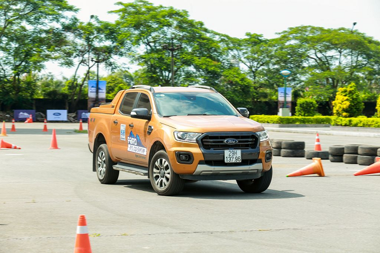 Ford Ranger bat ngo giam gia manh tai Viet Nam-Hinh-2