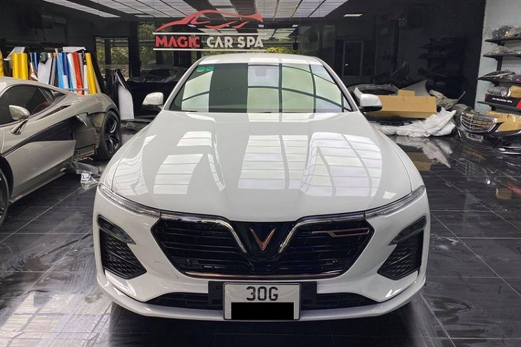 Á hậu Phương Nga chi hơn 1 tỷ đồng tậu VinFast Lux A2.0 - Hình 2 A hau Phuong Nga chi hon 1 ty dong tau VinFast Lux A2.0-Hinh-2