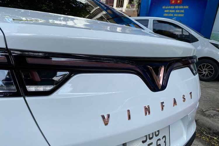 Á hậu Phương Nga chi hơn 1 tỷ đồng tậu VinFast Lux A2.0 - Hình 6 A hau Phuong Nga chi hon 1 ty dong tau VinFast Lux A2.0-Hinh-6