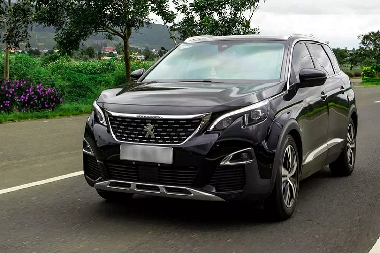 Peugeot 3008/5008 bi to dot nuoc khi troi mua?