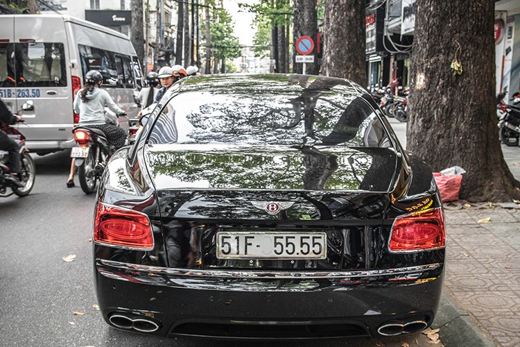 Le Quyen so huu sieu xe Bentley Flying Spur bien khung, tien ty-Hinh-10