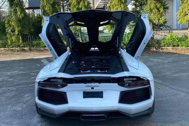 Sieu xe Lamborghini Aventador Roadster hon 37 ty dong se vao Binh Phuoc?-Hinh-6