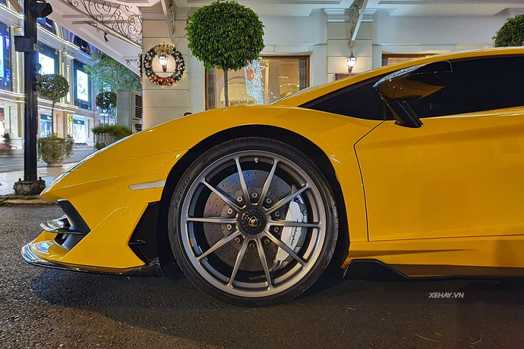 Lamborghini Aventador SVJ hon 50 ty dong tai Viet Nam do 