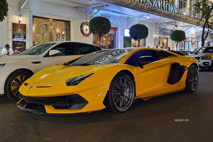 Lamborghini Aventador SVJ hon 50 ty dong tai Viet Nam do 