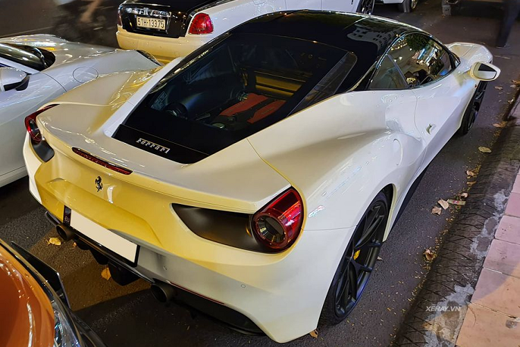 Ngam Ferrari 488 GTB va Porsche 911 chuc ty khoe dang o Sai Gon-Hinh-2