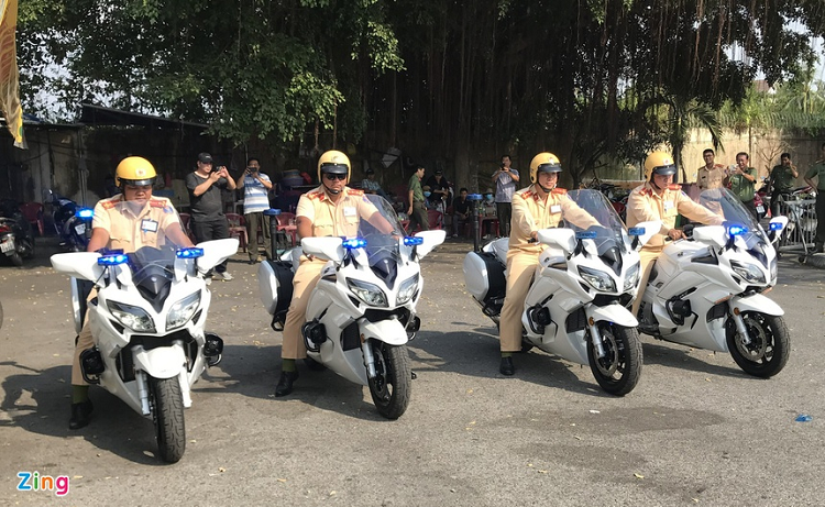 Sieu moto Yamaha 1300 phan khoi o An Giang chi dung de dan doan