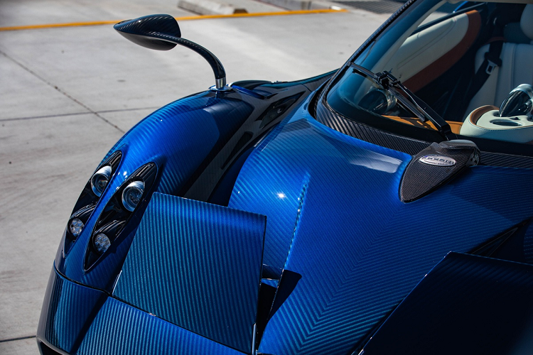 Pagani Huayra Roadster thay carbon mau doc gia gan 55 ty dong-Hinh-3