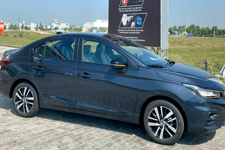 Khach buc xuc to dai ly ban Honda City kieu “bia kem lac”-Hinh-7