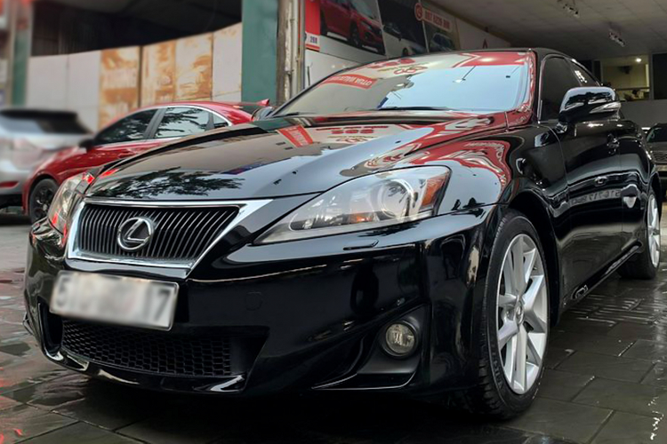 Can canh Lexus IS 2010 doi cu gia van gan 1 ty o Sai Gon