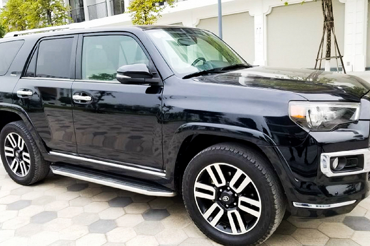 Toyota 4Runner 2013 nhap My, hon 2 ty o Sai Gon co nen mua?-Hinh-2