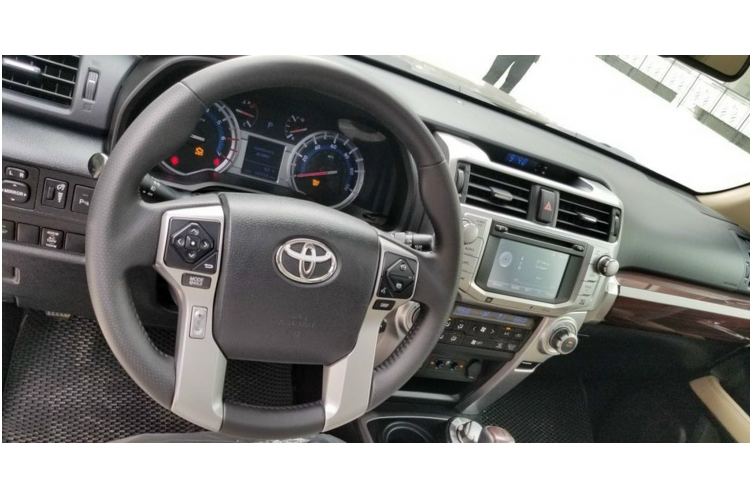 Toyota 4Runner 2013 nhap My, hon 2 ty o Sai Gon co nen mua?-Hinh-6