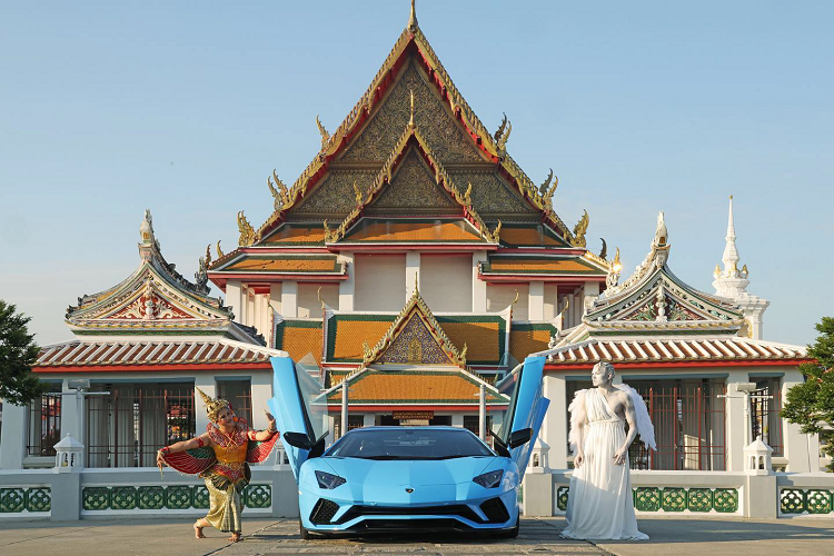 Lamborghini dua du an anh nghe thuat den chau A-Hinh-9