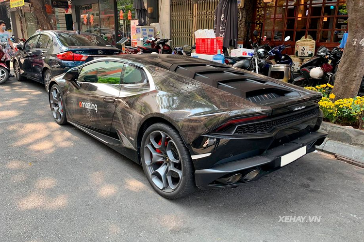 Lamborghini Huracan voi khoac hoa van doc nhat Sai Gon-Hinh-7