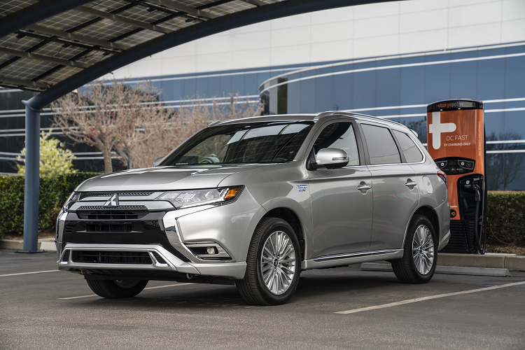 Mau xe Mitsubishi Outlander PHEV 2021 moi ra mat co gi dac biet?