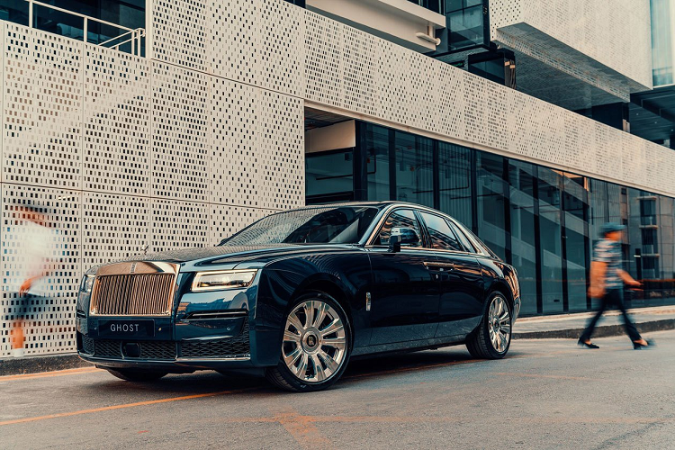 Ngam Rolls-Royce Ghost 2021 gia tu 23 ty dong tai Thai Lan-Hinh-3