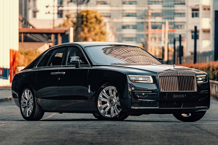 Ngam Rolls-Royce Ghost 2021 gia tu 23 ty dong tai Thai Lan