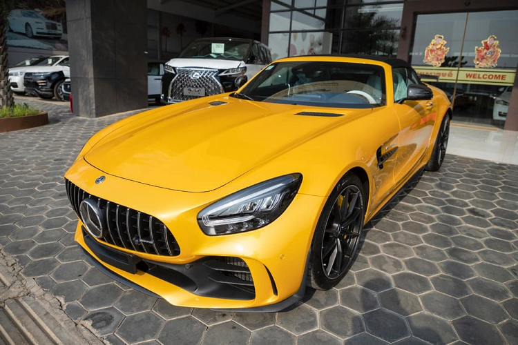 Sieu xe Mercedes-AMG GT R hiem cua dai gia Campuchia-Hinh-2