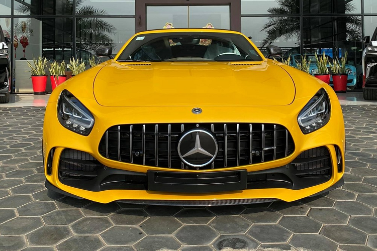 Sieu xe Mercedes-AMG GT R hiem cua dai gia Campuchia