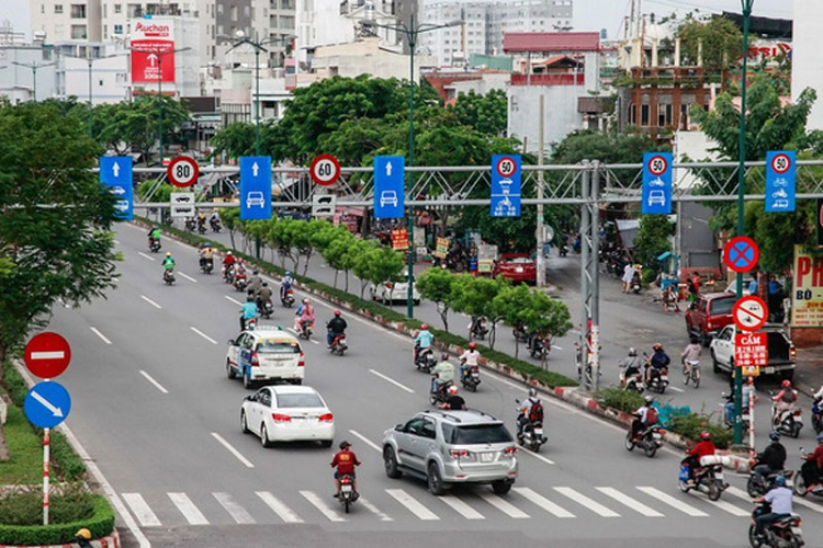 Nguoi lai o to chu y: Cach nhan biet loi sai lan va loi khong tuan thu vach ke duong