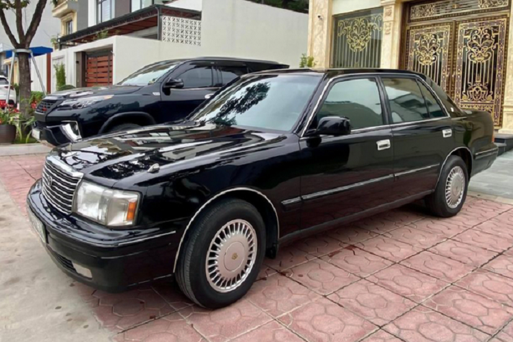 Toyota Crown thap nien 90 bien ngu quy gan 800 trieu o Quang Ninh-Hinh-11