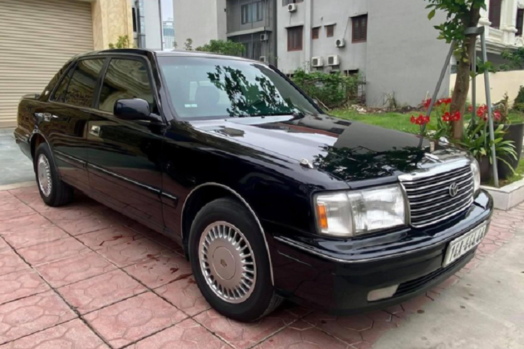 Toyota Crown thap nien 90 bien ngu quy gan 800 trieu o Quang Ninh-Hinh-2