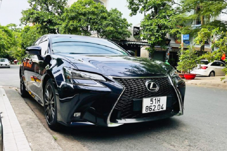 Lexus GS200t chay 5 nam ban ra chi lo 700 trieu o Sai Gon