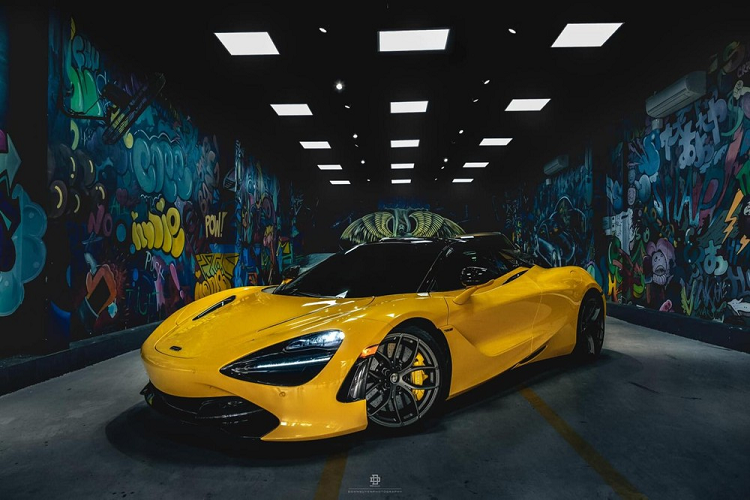 Thieu gia Da Nang 16 tuoi duoc bo tang sieu xe McLaren 720S