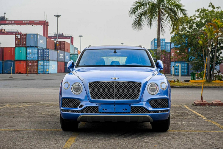 Bentley Bentayga V8 doi cu mau doc gia gan 16 ty tai Viet Nam-Hinh-2