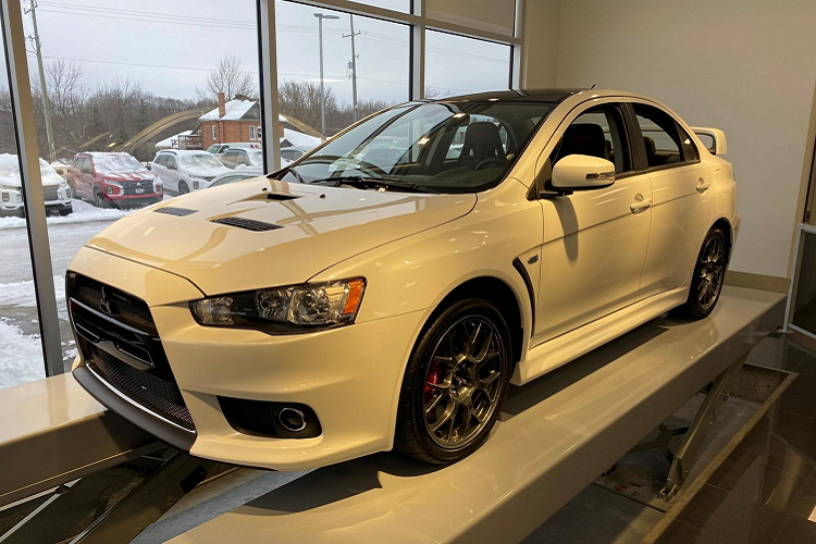 Sedan the thao Mitsubishi Lancer EVO 2015 cu rao ban toi 2,7 ty dong-Hinh-11