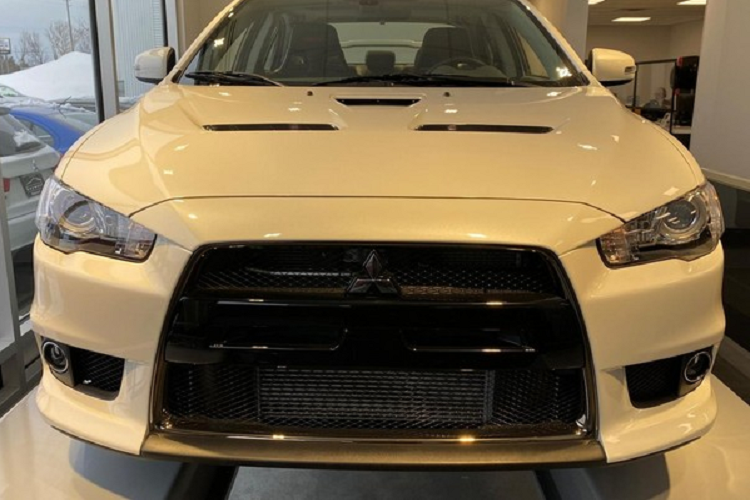 Sedan the thao Mitsubishi Lancer EVO 2015 cu rao ban toi 2,7 ty dong-Hinh-2