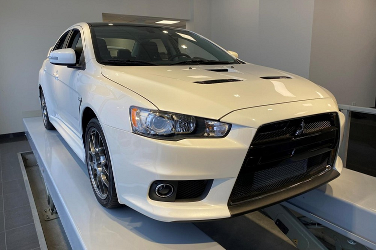 Sedan the thao Mitsubishi Lancer EVO 2015 cu rao ban toi 2,7 ty dong