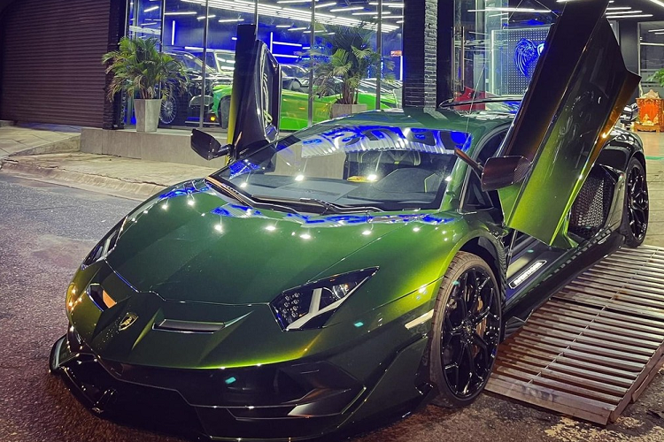 Ngam sieu xe Lamborghini Aventador SVJ hon 50 ty cua dai gia Cu Chi-Hinh-2