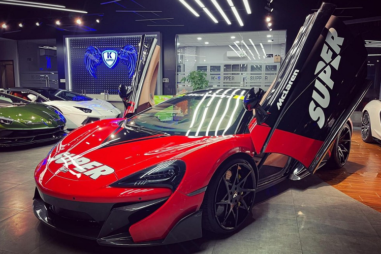 Khoac ao moi cho McLaren 570S hon 12 ty o Sai Gon