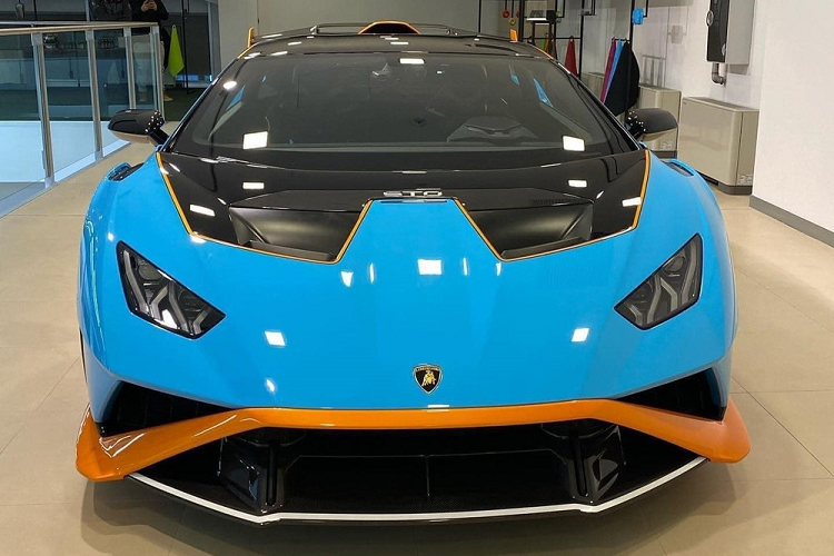 Lamborghini Huracan STO gia khong duoi 30 ty ve Viet Nam?