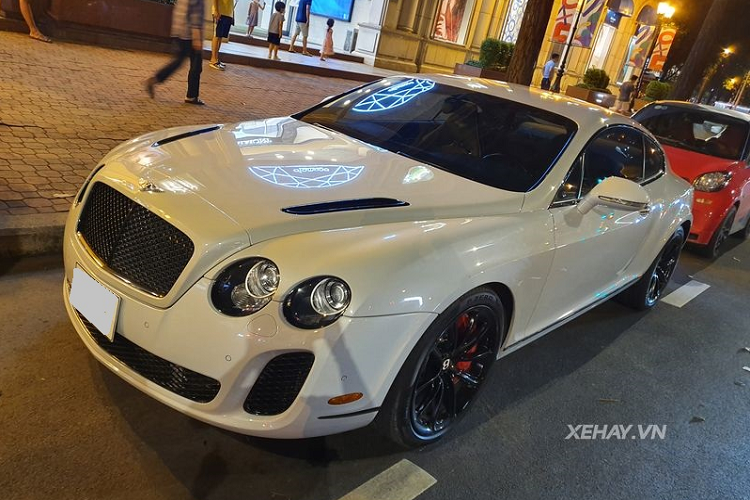 Bat gap sieu xe tien ty Bentley Continental Supersports tren pho Sai Gon