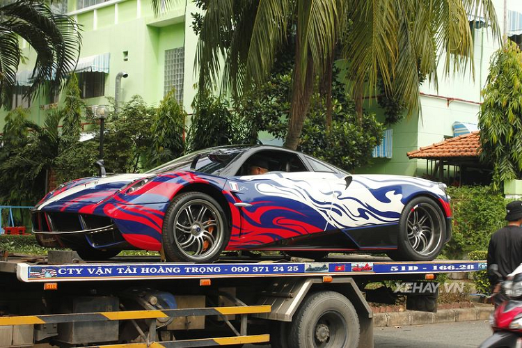 Pagani Huayra hon 80 ty cua Minh Nhua van chuyen den nha Cuong Do la