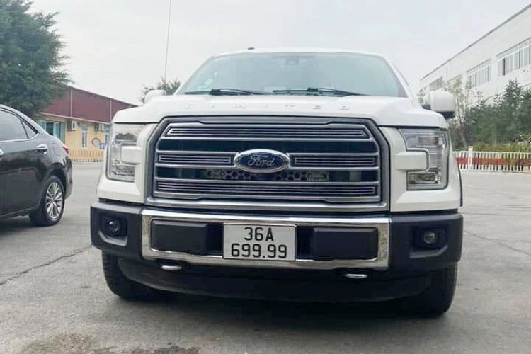 Chu nhan chiec Ford F-150 cu bam trung bien tu quy 9