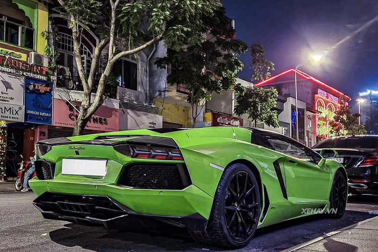 Chi tiet Lamborghini Aventador Roadster xanh com gia hon o Sau Gon-Hinh-5